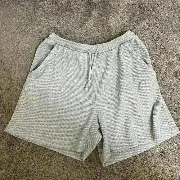 NY & Co grey waffle texture shorts size medium - Picture 2 of 5